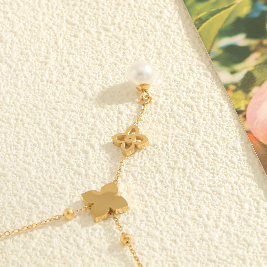 Clover Pearl Necklace