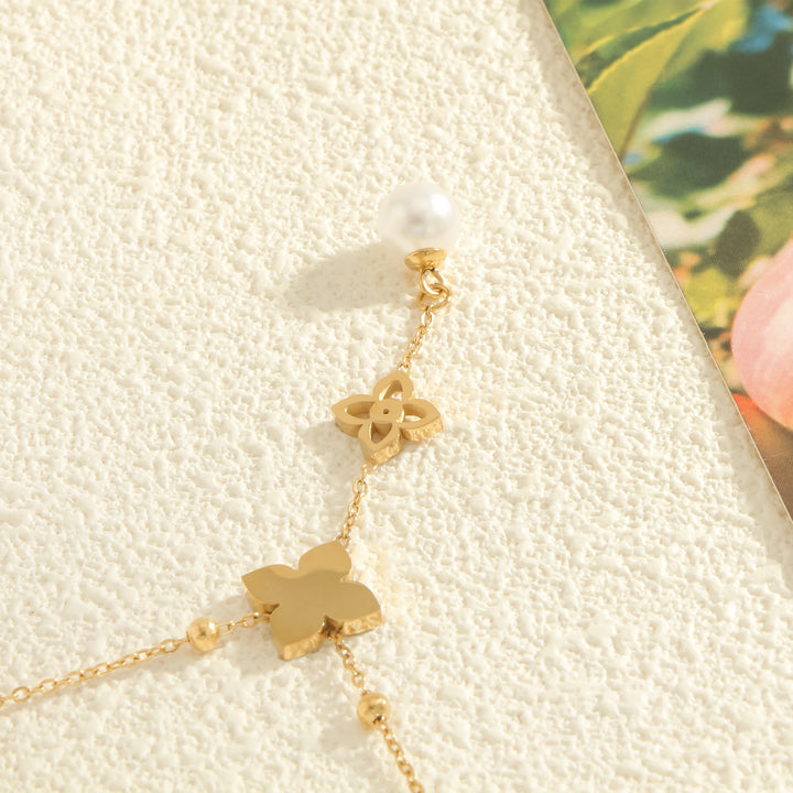 Clover Pearl Necklace