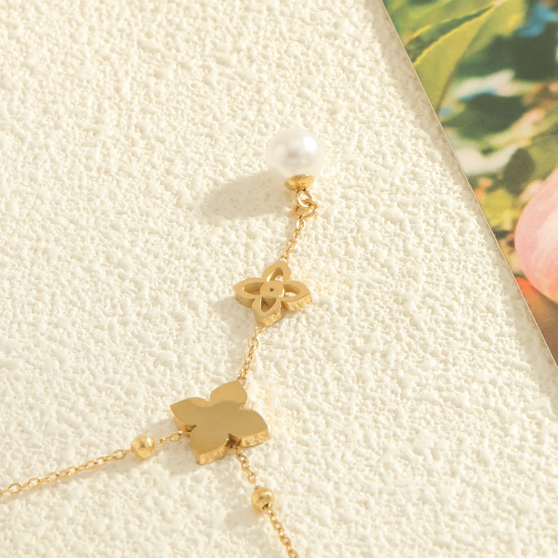 Clover Pearl Necklace